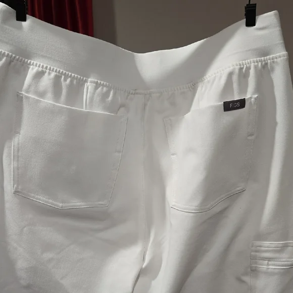 Figs White Zamora Jogger Scrub Pants - Picture 4 of 13